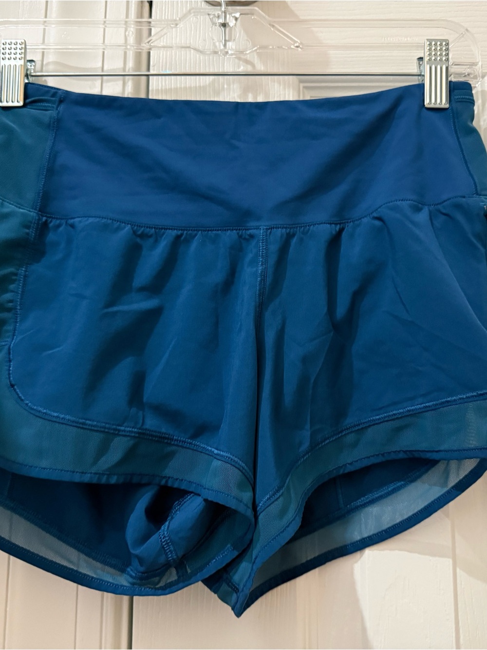Lululemon Shorts Size 4- inseams 2.5”